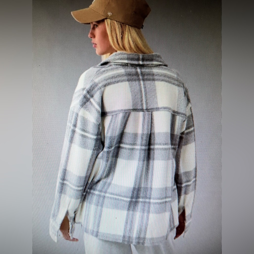 AMERICAN EAGLE WOMENS FLEECE PLAID SHACKET SIZE MEDIUM NWT! - Picture 2 of 7
